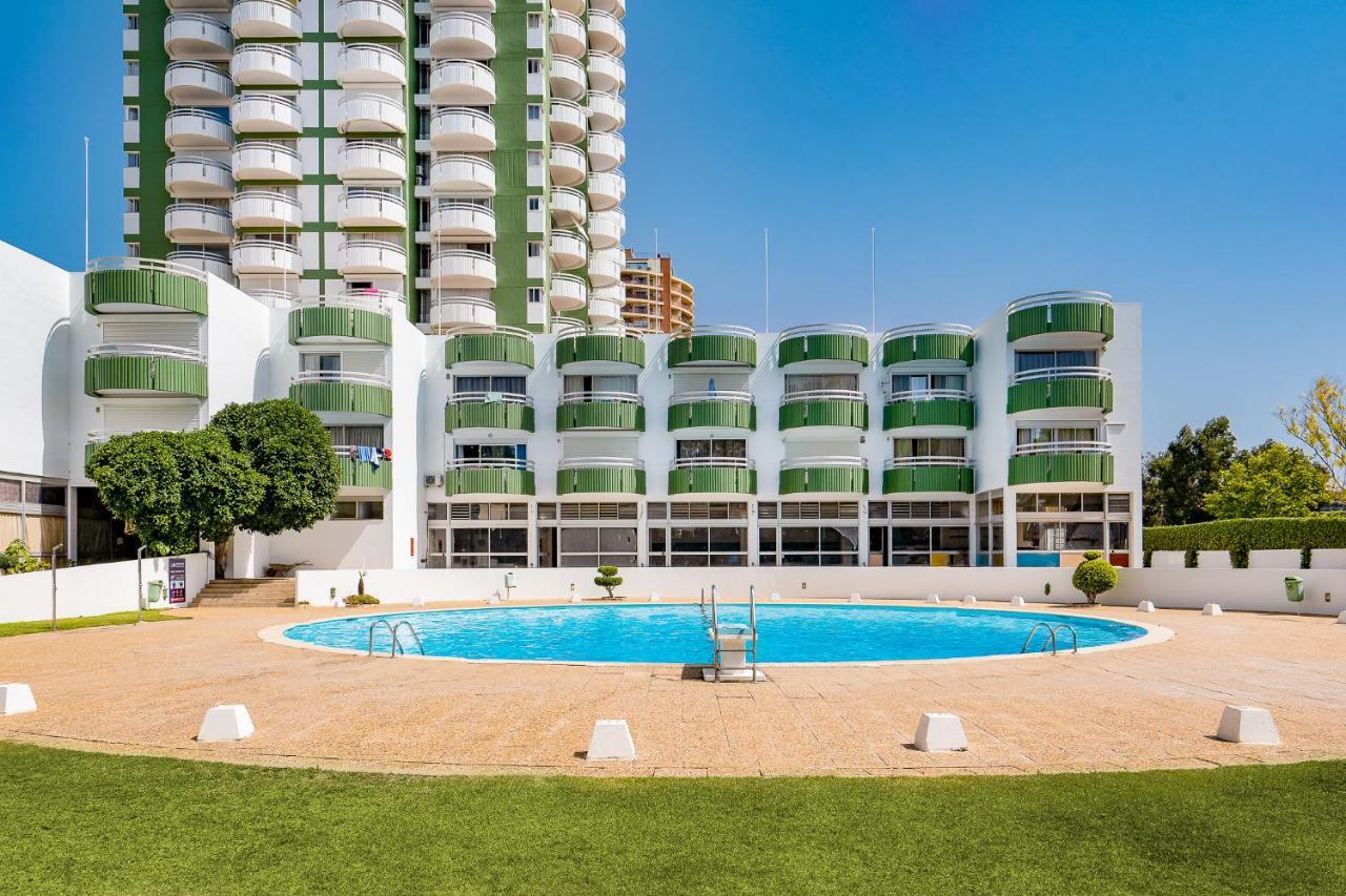 Charming Apartment W/ Pool & Balcony In Portimao By Lovelystay Bagian luar foto